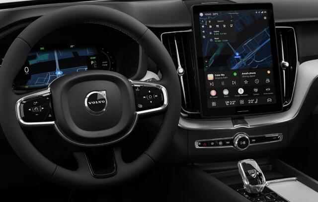 Volvo XC60 2.0 T6 Plug-in hybrid AWD Plus Dark | Panoramadak | Head Up Display | 360 Camera | Extra Getint Glas | Luchtvering |
