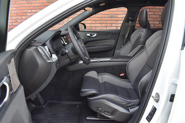 Volvo XC60 T6 350PK Plug-in hybrid AWD Plus Dark | 360 Camera | Trekhaak | Luchtvering | 21'' | Harman/Kardon |