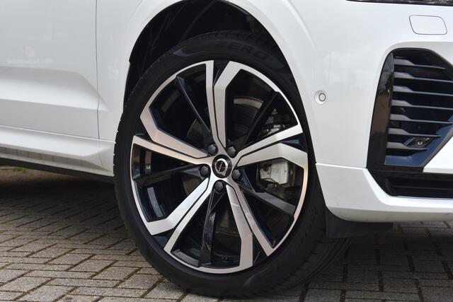 Volvo XC60 T6 350PK Plug-in hybrid AWD Plus Dark | 360 Camera | Trekhaak | Luchtvering | 21'' | Harman/Kardon |