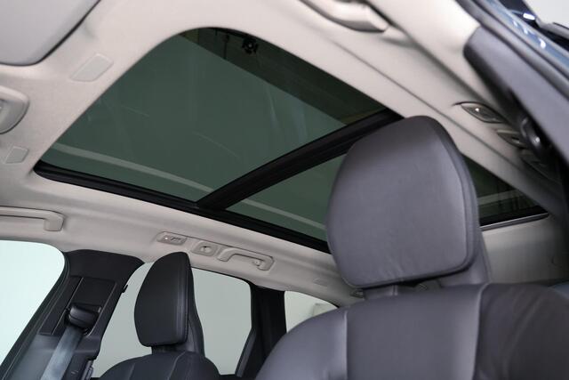 Volvo XC60 T6 Recharge AWD Ultra Bright - LONG RANGE - Panorama/schuifdak - IntelliSafe Assist & Surround - 360º Camera - Harman/Kardon audio - Adaptieve LED koplampen - Verwarmde voorstoelen, stuur & achterbank - Parkeersensoren voor & achter - Elektr. bedienb. voo