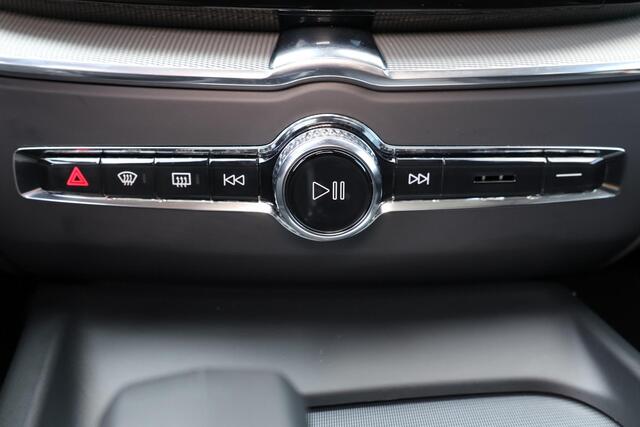 Volvo XC60 T6 Recharge AWD Ultra Bright - LONG RANGE - Panorama/schuifdak - IntelliSafe Assist & Surround - 360º Camera - Harman/Kardon audio - Adaptieve LED koplampen - Verwarmde voorstoelen, stuur & achterbank - Parkeersensoren voor & achter - Elektr. bedienb. voo