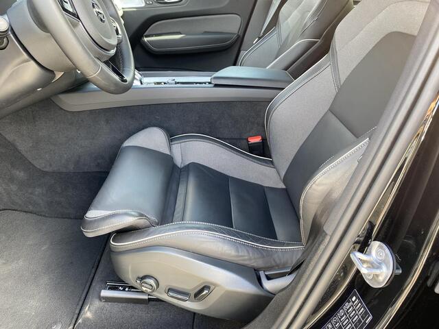 Volvo XC60 2.0 T6 Plug-in hybrid AWD Ultra Black Edition B&W|ACC|HUD|360 Long Range|memory