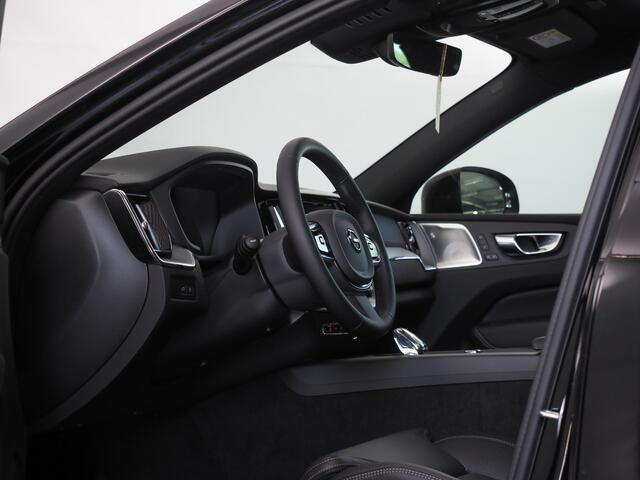 Volvo XC60 2.0 T6 Plug-in hybrid AWD Ultra Black Edition | Actieve Luchvering | Bowers & Wilkins Audio | Massage Stoelen | Stoelventilatie | Inklapbare Trekhaak | Head-Up Display | Volledig Nappa Leder