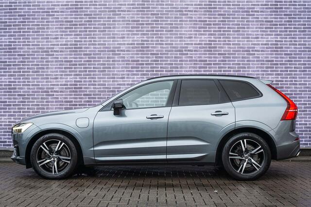 Volvo XC60 T6 Recharge AWD R-Design | Luchtvering | Trekhaak | Parkeerverwarming | Adaptive Cruise control | Camera | Verwarmbare voorruit | Adaptieve Full LED koplampen | Geheugen best. stoel