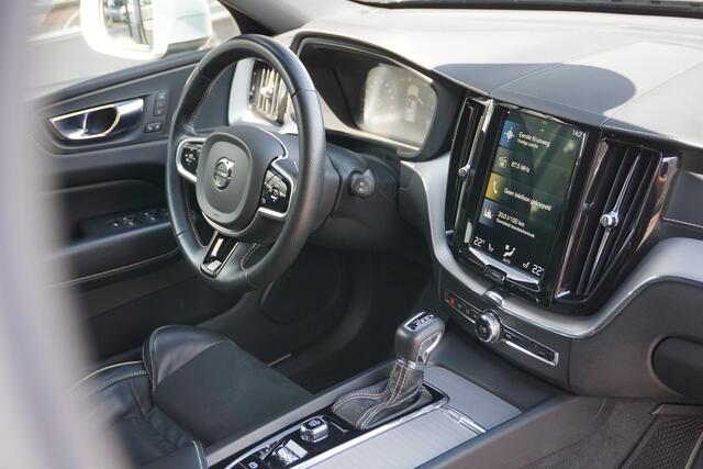 Volvo XC60 2.0 B5 R-Design | trekhaak | elect stoelen