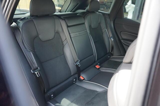 Volvo XC60 2.0 B5 R-Design | trekhaak | elect stoelen