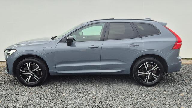 Volvo XC60 2.0 T6 Plug-in hybrid AWD R-Design Trekhaak - Achterbank verwarming - Park Assist Pack - Lighting Pack - Harman Kardon Audio - Privacy Glas