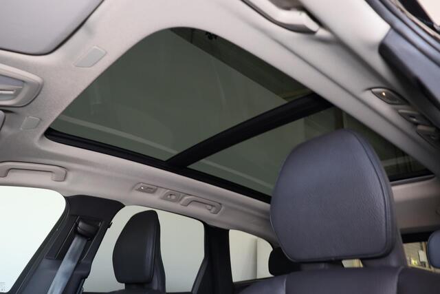 Volvo XC60 Recharge T8 AWD Ultimate Dark - LONG RANGE - Luchtvering - Panorama/schuifdak - IntelliSafe Assist - 360º Camera - Harman/Kardon audio - Verwarmde voorstoelen, stuur & achterbank - Parkeersensoren voor & achter - Elektr. bedienb. voorstoelen met geheugen 