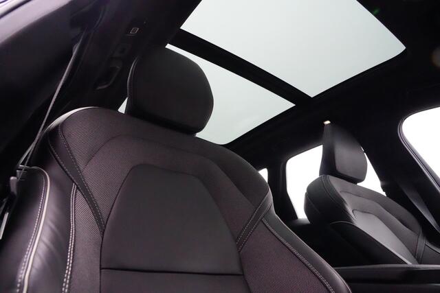 Volvo XC60 2.0 T6 Recharge AWD Plus Black Edition 350pk Panoramadak/Stoelverwarming/360Camera