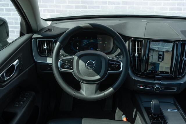 Volvo XC60 2.0 T6 Plug-in hybrid AWD Plus Dark | Keyless | Schuif-/Kanteldak | 360 camera | Elek. Verstelbare Voorstoelen | Stuurverw. | Stoelverw. Voor + Achter | Adaptive Cruise Control
