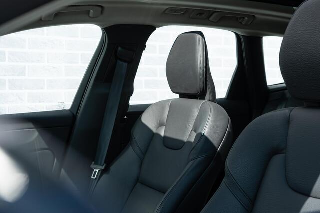 Volvo XC60 2.0 T6 Plug-in hybrid AWD Plus Dark | Keyless | Schuif-/Kanteldak | 360 camera | Elek. Verstelbare Voorstoelen | Stuurverw. | Stoelverw. Voor + Achter | Adaptive Cruise Control