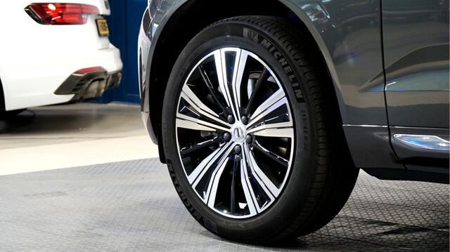 Volvo XC60 2.0 T8 AWD Plug-in hybrid LONG RANGE Plus Bright PANORAMADAK + HARMAN/KARDON + EL.TREKHAAK + ADAPT.CRUISE + PILOT ASSIST + STOELVERWARMING&/-VENTILATIE + STUURVERWARMING + 360 CAMERA + HEAD-UP DISPLAY + PARKSENSOREN V&A + 20" LM-VELGEN!!