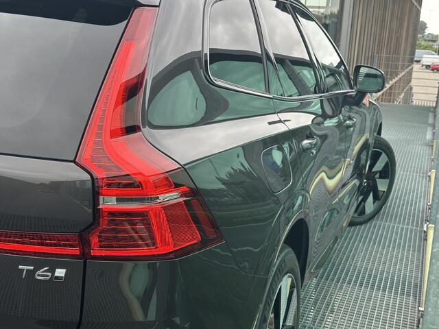 Volvo XC60 2.0 T6 Plug-in hybrid AWD Plus Dark / Trekhaak / Pano. dak / Harman Kardon / 360 camera / Elek. stoelen / Stoel + stuur verwarmd /