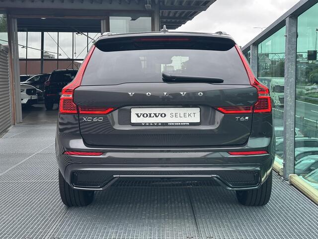 Volvo XC60 2.0 T6 Plug-in hybrid AWD Plus Dark / Trekhaak / Pano. dak / Harman Kardon / 360 camera / Elek. stoelen / Stoel + stuur verwarmd /