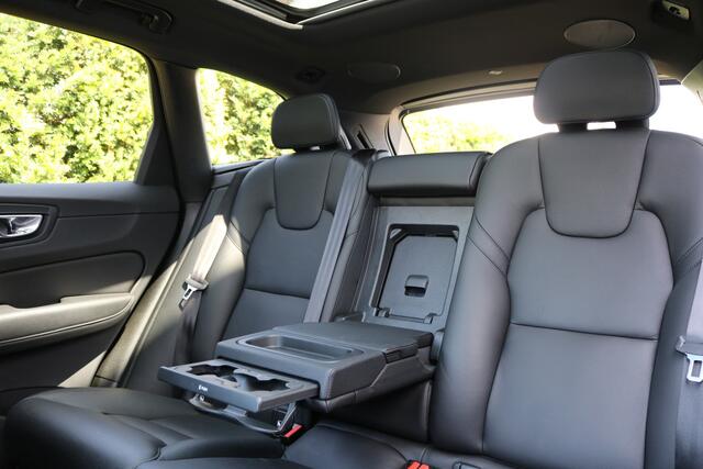 Volvo XC60 2.0 B5 AWD Inscription (Panoramadak Sportleder/Memory Navi HarmanKardon Blis ACC Full-Led 20InchLMV Pdc V+A)