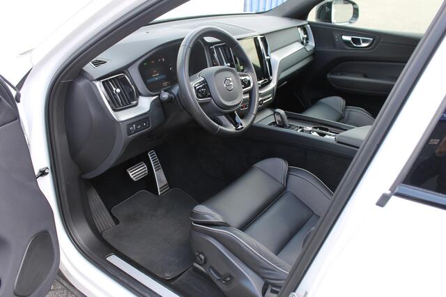 Volvo XC60 T6 350PK Automaat Plug-in hybrid AWD Plus Dark Apple Carplay / Adaptive cruise control / Panorama dak / Sportstoelen / Elektrisch bedienbare bestuurderstoel met geheugen / Keyless Entry / Elektrische achterklep