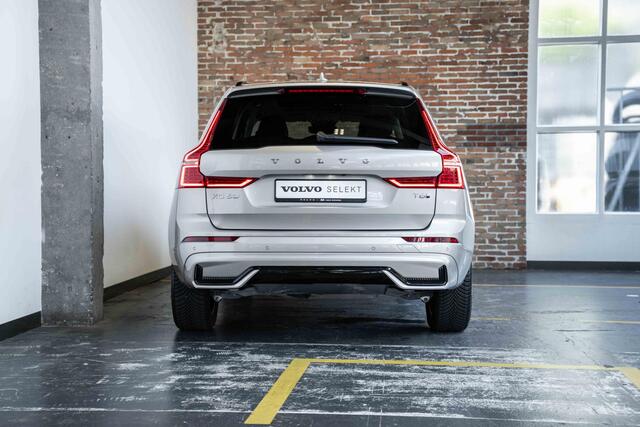 Volvo XC60 T6 Automaat Plug-in hybrid AWD Plus Dark | 4-seizoenenbanden | Google infotainment | 360° Parkeercamera | Harman Kardon premium audio | Semi Electrische trekhaak | Panoramadak | Parkeersensoren voor + achter | Longe Range | Electrische bedienbare voorstoe