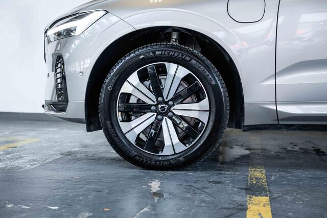 Volvo XC60 T6 Automaat Plug-in hybrid AWD Plus Dark | 4-seizoenenbanden | Google infotainment | 360° Parkeercamera | Harman Kardon premium audio | Semi Electrische trekhaak | Panoramadak | Parkeersensoren voor + achter | Longe Range | Electrische bedienbare voorstoe