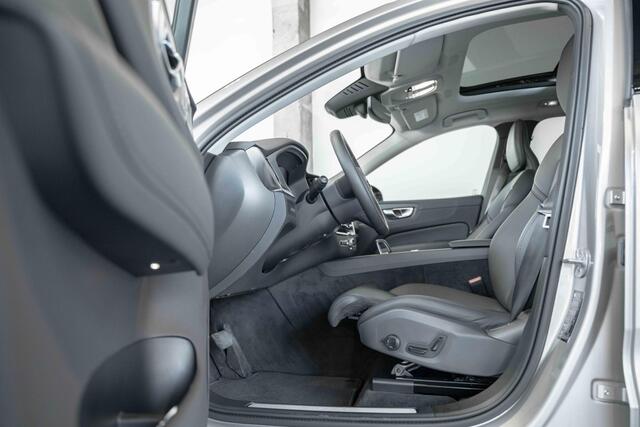 Volvo XC60 T6 Automaat Plug-in hybrid AWD Plus Dark | 4-seizoenenbanden | Google infotainment | 360° Parkeercamera | Harman Kardon premium audio | Semi Electrische trekhaak | Panoramadak | Parkeersensoren voor + achter | Longe Range | Electrische bedienbare voorstoe