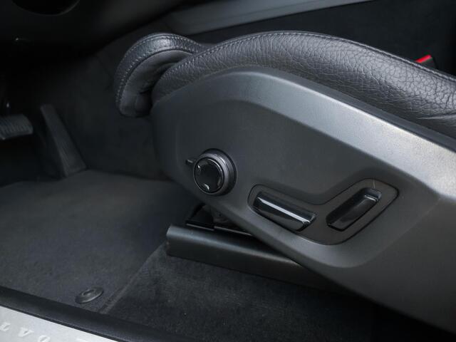 Volvo XC60 2.0 B5 Momentum Business | Topv. | Trekh, | Memo l+r | ACC | Park. Ass. | Standkachel | Priv. Glas |