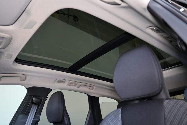 Volvo XC60 T6 Recharge AWD Core Bright - LONG RANGE - Panorama/schuifdak - IntelliSafe Assist - Adaptieve LED koplampen - Parkeercamera achter - Verwarmde voorstoelen, stuur & achterbank - Parkeersensoren voor & achter - Draadloze tel. lader - Standkachel - Extra ge
