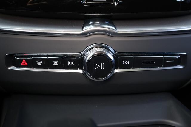 Volvo XC60 T6 Recharge AWD Core Bright - LONG RANGE - Panorama/schuifdak - IntelliSafe Assist - Adaptieve LED koplampen - Parkeercamera achter - Verwarmde voorstoelen, stuur & achterbank - Parkeersensoren voor & achter - Draadloze tel. lader - Standkachel - Extra ge