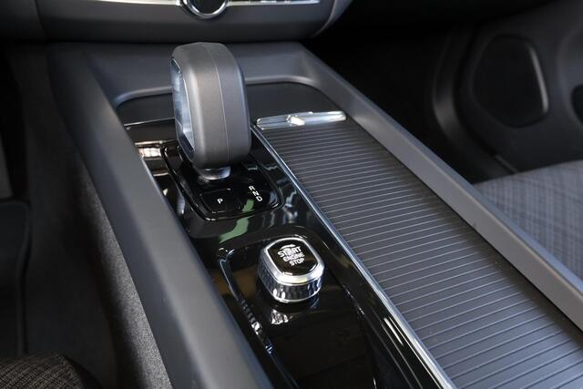 Volvo XC60 T6 Recharge AWD Core Bright - LONG RANGE - Panorama/schuifdak - IntelliSafe Assist - Adaptieve LED koplampen - Parkeercamera achter - Verwarmde voorstoelen, stuur & achterbank - Parkeersensoren voor & achter - Draadloze tel. lader - Standkachel - Extra ge
