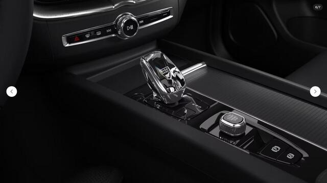 Volvo XC60 B5 AWD Plus Black Edition | FACELIFT | Luchtvering | Bowers&Wilkins | Head-Up | Panoramadak | 360 Camera | Trekhaak | 21 Inch