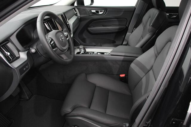 Volvo XC60 2.0 T6 Plug-in hybrid AWD Plus Dark Volvo XC60 2.0 Recharge T6 AWD Plus Dark | Nieuw ! | Leder | Navigatie | Google | Harman Kardon | Panorama dak | Lichtmetalen Velgen 19" | Dab | Stoelverwarming | Camera | Led