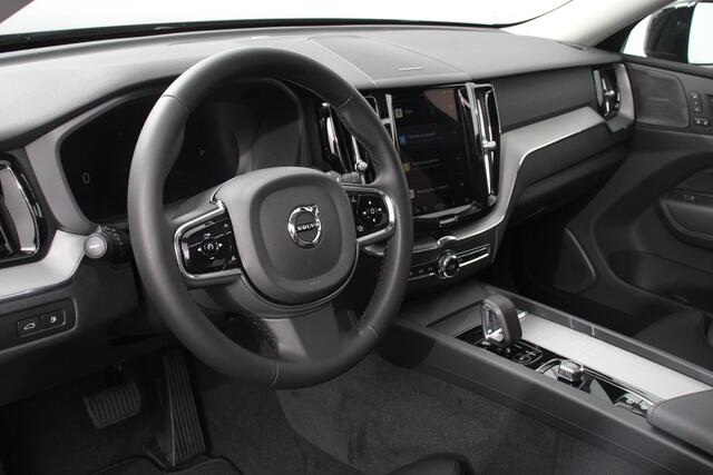 Volvo XC60 2.0 T6 Plug-in hybrid AWD Plus Dark Volvo XC60 2.0 Recharge T6 AWD Plus Dark | Nieuw ! | Leder | Navigatie | Google | Harman Kardon | Panorama dak | Lichtmetalen Velgen 19" | Dab | Stoelverwarming | Camera | Led