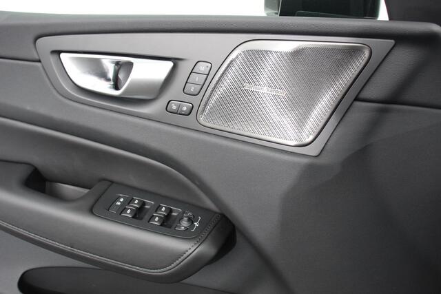 Volvo XC60 2.0 T6 Plug-in hybrid AWD Plus Dark Volvo XC60 2.0 Recharge T6 AWD Plus Dark | Nieuw ! | Leder | Navigatie | Google | Harman Kardon | Panorama dak | Lichtmetalen Velgen 19" | Dab | Stoelverwarming | Camera | Led