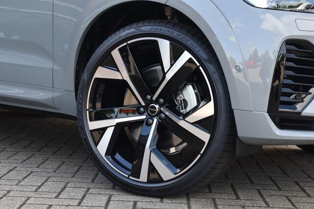 Volvo XC60 T6 350PK Plug-in hybrid AWD Ultra Black Edition | Luchtvering | Panoramadak | B&W Audio | 22'' |