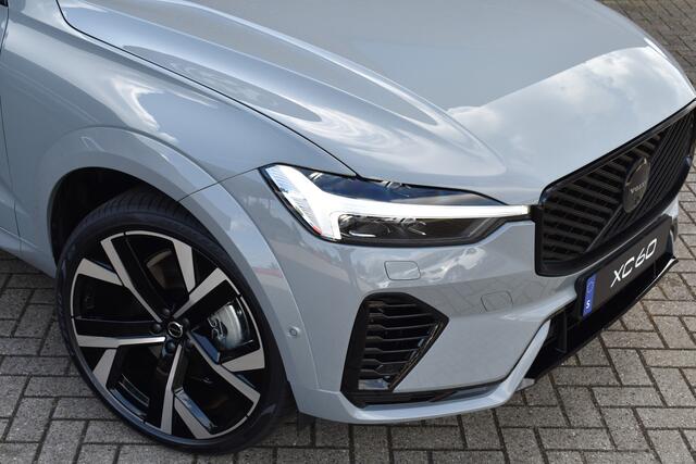 Volvo XC60 T6 350PK Plug-in hybrid AWD Ultra Black Edition | Luchtvering | Panoramadak | B&W Audio | 22'' |
