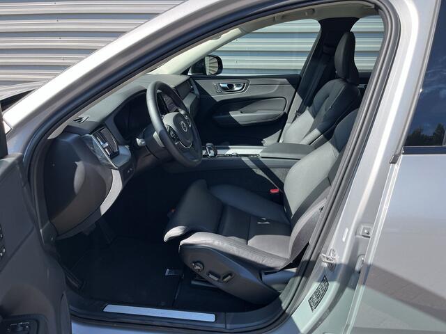 Volvo XC60 2.0 T6 Plug-in hybrid AWD Plus Dark / Trekhaak inklapbaar / elektr. voorstoelen met geheugen / stoelverw. voor & achter /
