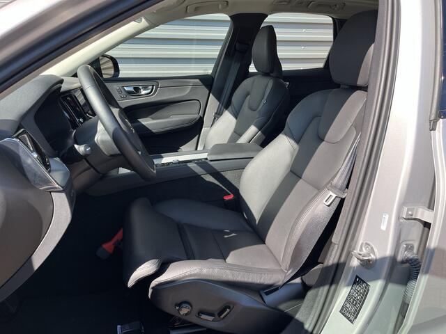 Volvo XC60 2.0 T6 Plug-in hybrid AWD Plus Dark / Trekhaak inklapbaar / elektr. voorstoelen met geheugen / stoelverw. voor & achter /
