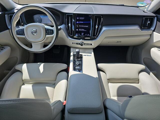 Volvo XC60 2.0 Recharge T6 AWD Business Pro | Trekhaak | Stoelverwarming | Panoramadak | Lederen bekleding |