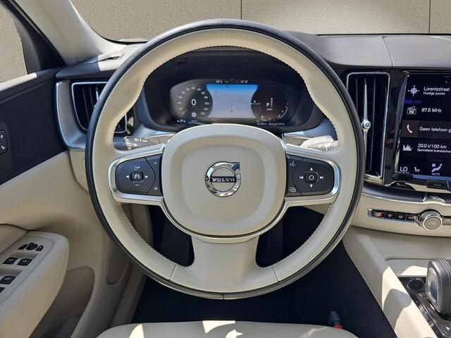 Volvo XC60 2.0 Recharge T6 AWD Business Pro | Trekhaak | Stoelverwarming | Panoramadak | Lederen bekleding |