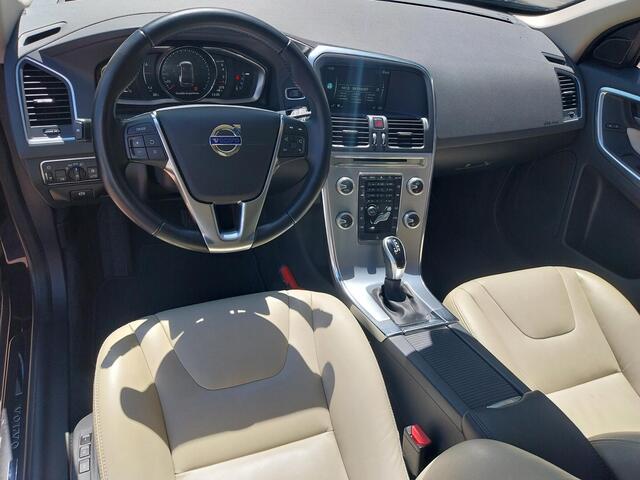 Volvo XC60 2.0 T5 FWD Polar+ Automaat | Navigatie | Schuif-/Kanteldak | Parkeersensoren |