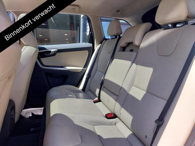 Volvo XC60 2.0 T5 FWD Polar+ Automaat | Navigatie | Schuif-/Kanteldak | Parkeersensoren |