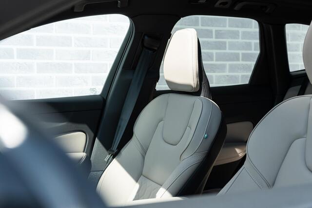 Volvo XC60 T6 AWD 350 pk Plug-in hybrid Plus Dark | Long Range | Google | Luchtvering | Head-Up Display | Schuif-/Kanteldak | 360 Camera | Getint Glas | Keyless | Zitverlenging | Stoelverwarming Voor + Achter | Memory | Elek. Stoelen | Adaptieve Cruise | Elek. Stoel
