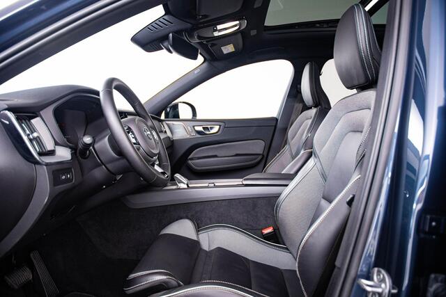 Volvo XC60 2.0 T6 Plug-in hybrid AWD Plus Dark Trekhaak - Panoramadak - Stoelverwarming voor/achter - Stuurwielverwarming - Cruisecontrolsysteem - Harman Kardon - Standkachel met timer - Getinte Ruiten -