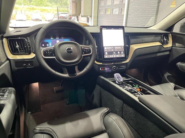 Volvo XC60 T8 Plug-in hybrid Ultra Dark | FACELIFT | MY2026! | Massage+Ventilatie | Head-Up | 360° Camera | 21 Inch