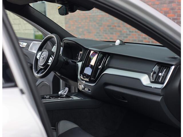 Volvo XC60 T8 AWD Ultimate Dark | Pano - Bow&Wil - Trekhaak