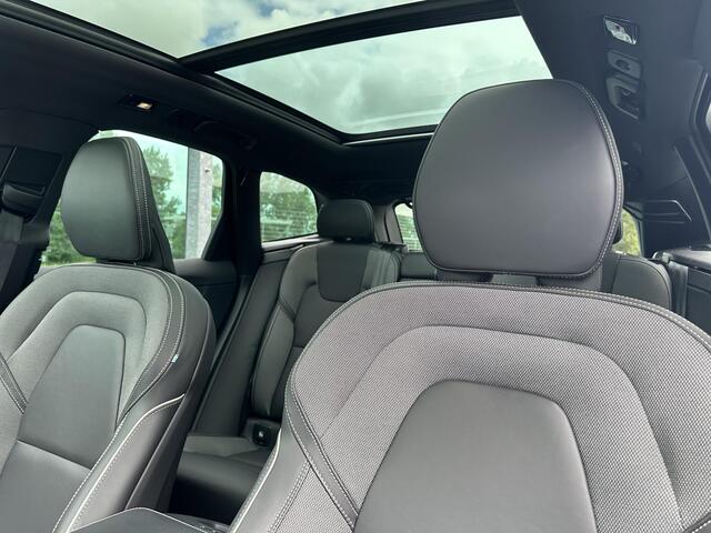 Volvo XC60 2.0 T8 Plug-in hybrid AWD Ultra Black Edition Automaat, Driver assist, BLIS, Adaptive cruise, Bowers&Wilkins audio, Panoramadak, 20 inch wielen, Extra getinte ramen, 360 graden parkeercamera