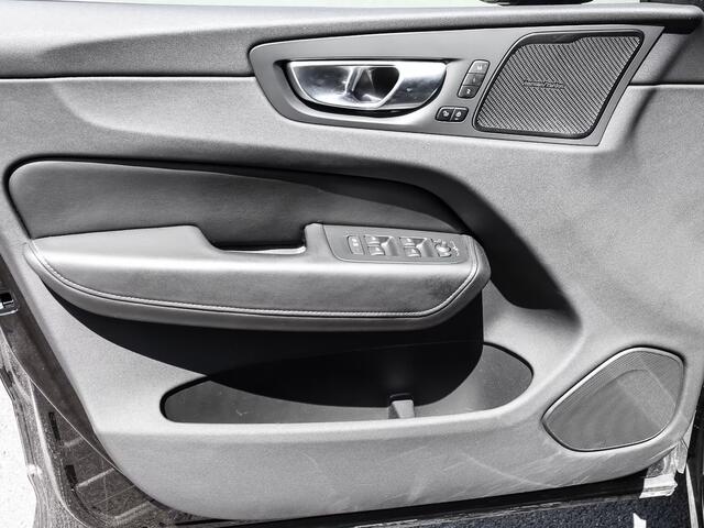 Volvo XC60 2.0 T8 Plug-in hybrid AWD Plus Black (335kW/455PK) FULL OPTION (PANO / TREKH) ** 1e EIG - Ex VOLVO) ** INFORMEER OOK NAAR ONZE AANTREKKELIJKE FINANCIAL-LEASE TARIEVEN **