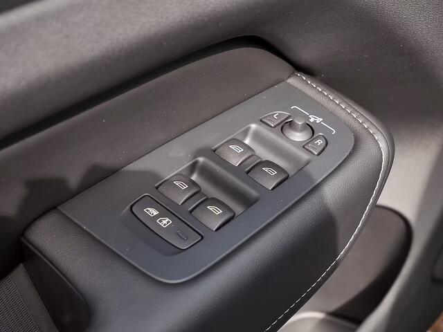 Volvo XC60 2.0 T8 Plug-in hybrid AWD Plus Black (335kW/455PK) FULL OPTION (PANO / TREKH) ** 1e EIG - Ex VOLVO) ** INFORMEER OOK NAAR ONZE AANTREKKELIJKE FINANCIAL-LEASE TARIEVEN **