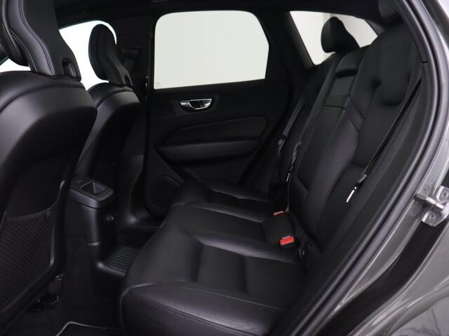 Volvo XC60 2.0 Recharge T8 AWD R-Design | Panoramadak | Head-Up | Trekhaak | 360 Camera | Leder | Stoelverwarming | Harman/Kardon | Carplay | Achterbankverwarming | Digital Cockpit | Full LED