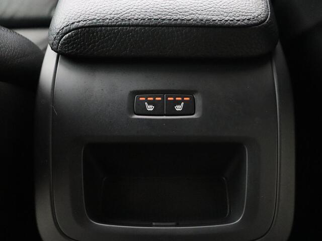 Volvo XC60 2.0 Recharge T8 AWD R-Design | Panoramadak | Head-Up | Trekhaak | 360 Camera | Leder | Stoelverwarming | Harman/Kardon | Carplay | Achterbankverwarming | Digital Cockpit | Full LED
