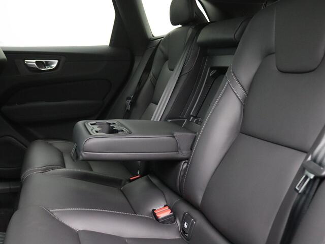 Volvo XC60 2.0 T6 Plug-in hybrid AWD Plus Black Edition Trekhaak inklapbaar, Panoramadak, 22" velgen, Getint Glas, Nappa Leder, 360 Camera, Elek. stoelen, Stoelverwarming, Keyless, Dodehoek Detectie, LED koplampen