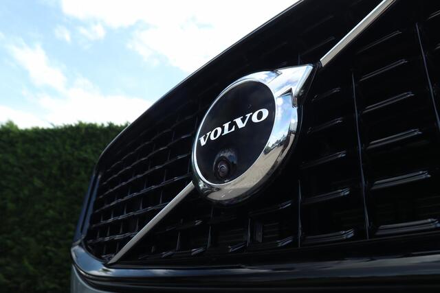 Volvo XC60 2.0 T6 Plug-in hybrid AWD Ultra Dark | Luchtvering | Bowers en Willkins audio | 360 camera |